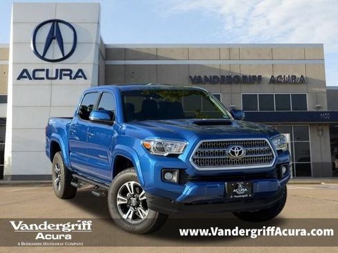 Used 2017 Toyota Tacoma TRD Sport w/ Tow Package RWD image 1