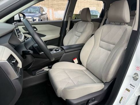 Used 2024 Nissan Rogue SV image 10