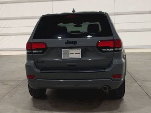 Used 2020 Jeep Grand Cherokee Altitude AWD/4WD image 3