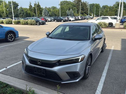 Used 2022 Honda Civic Touring image 2