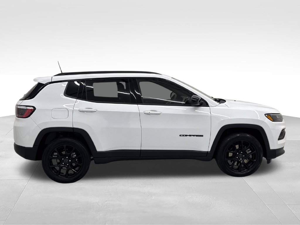 Used 2025 Jeep Compass Latitude w/ Altitude Special Edition AWD/4WD image 9