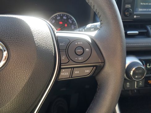 Used 2021 Toyota RAV4 XLE Premium image 24