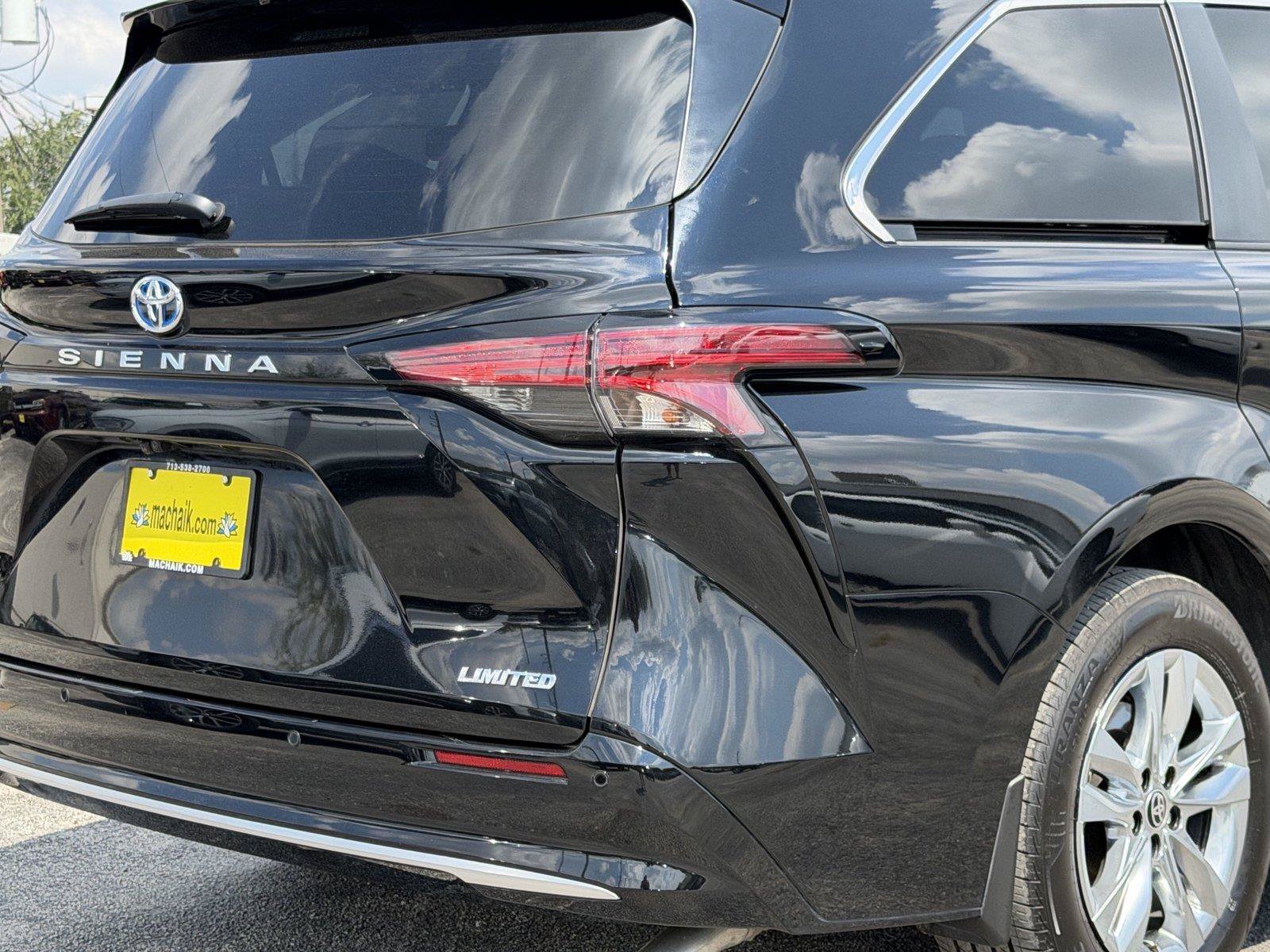 Used 2025 Toyota Sienna Limited AWD/4WD image 11