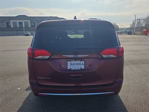 Used 2020 Chrysler Pacifica Touring w/ Tire & Wheel Group image 12