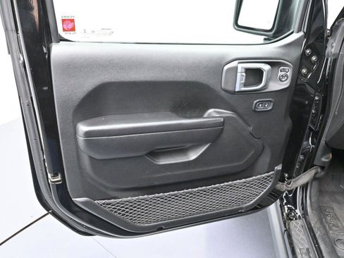 Used 2021 Jeep Gladiator Willys image 9