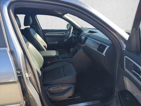 Used 2021 Volkswagen Atlas Cross Sport SE w/ V6 Towing Package image 19