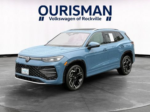 Used 2025 Volkswagen Tiguan SEL R-Line AWD/4WD image 2