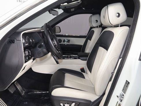 Used 2020 Rolls-Royce Cullinan image 14