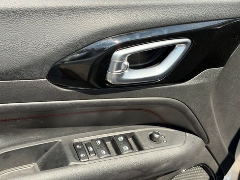 Used 2025 Jeep Compass Trailhawk AWD/4WD image 4