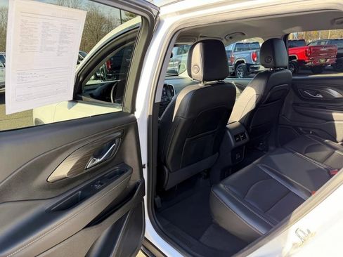 Used 2023 GMC Terrain SLT image 8