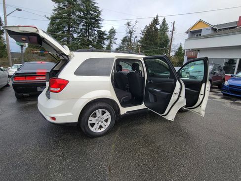 Used 2012 Dodge Journey SXT image 22