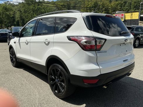 Used 2017 Ford Escape SE w/ Equipment Group 201A AWD/4WD image 9