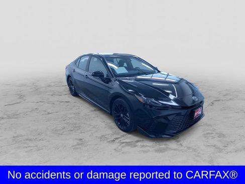 Used 2025 Toyota Camry SE image 3