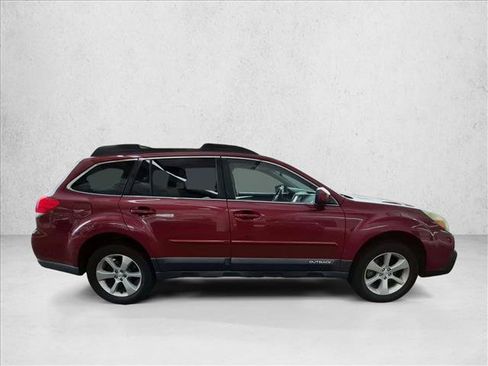 Used 2013 Subaru Outback 3.6R Limited AWD/4WD image 4