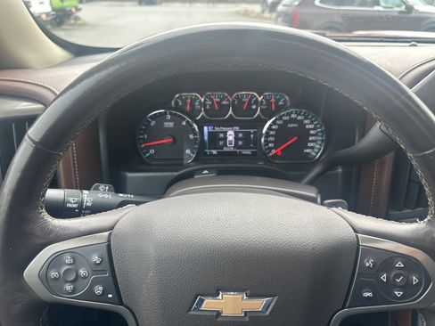 Used 2018 Chevrolet Silverado 1500 High Country image 41