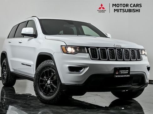 Used 2019 Jeep Grand Cherokee Laredo AWD/4WD image 1