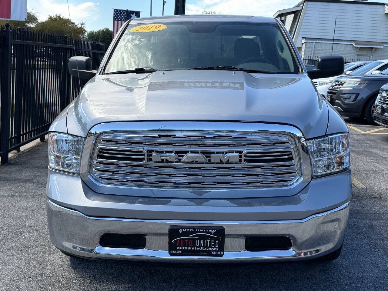 Used 2019 RAM 1500 Classic SLT RWD image 2