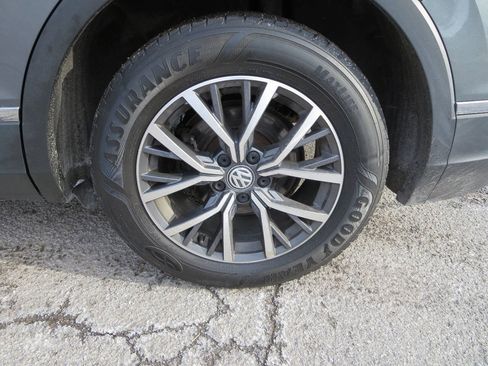Used 2020 Volkswagen Tiguan SE w/ Panoramic Sunroof Package AWD/4WD image 43