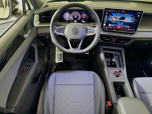 New 2026 Volkswagen Tiguan SE R-Line image 14