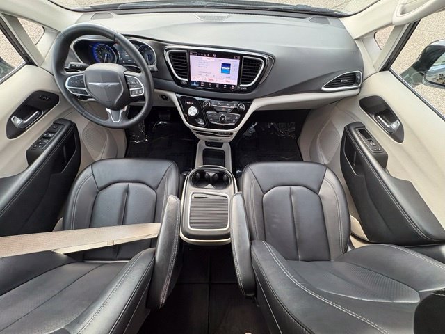 Used 2024 Chrysler Pacifica Touring-L FWD image 28