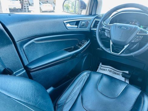 Used 2019 Ford Edge Titanium w/ Equipment Group 301A AWD/4WD image 16