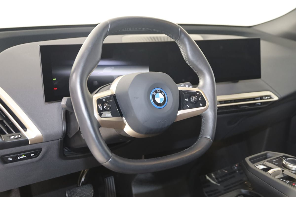 Used 2023 BMW iX xDrive50 AWD/4WD image 6