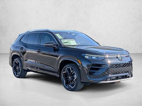 New 2026 Volkswagen Tiguan SEL R-Line image 3