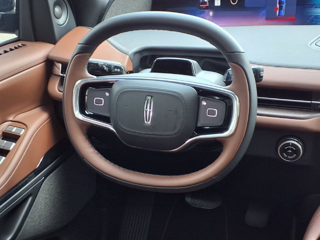 New 2026 Lincoln Navigator Reserve AWD/4WD image 10