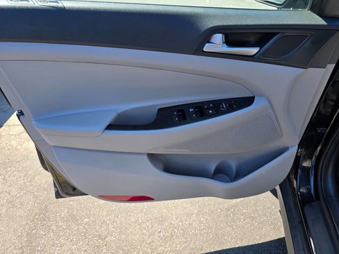 Used 2019 Hyundai Tucson SE image 14