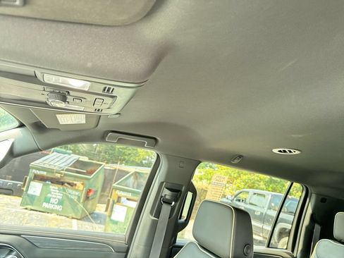 Used 2024 GMC Yukon XL SLT w/ SLT Luxury Package RWD image 20