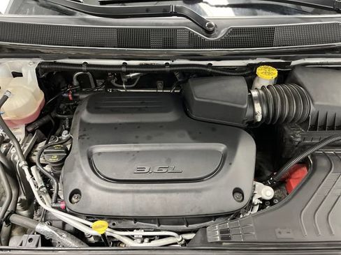 Certified 2024 Chrysler Pacifica Touring-L image 37