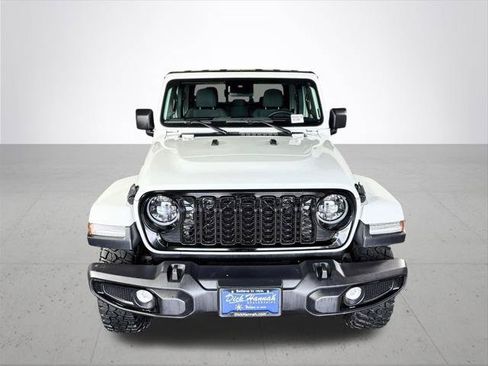Certified 2025 Jeep Gladiator Sport AWD/4WD image 3