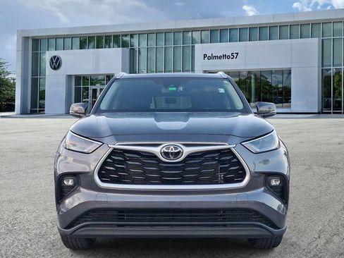 Used 2023 Toyota Highlander XLE image 2