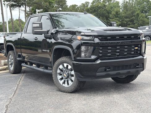 Used 2022 Chevrolet Silverado 2500 Custom w/ Custom Value Package AWD/4WD image 2