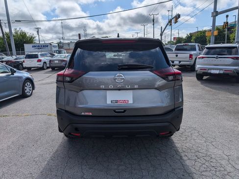 Used 2022 Nissan Rogue S FWD image 7