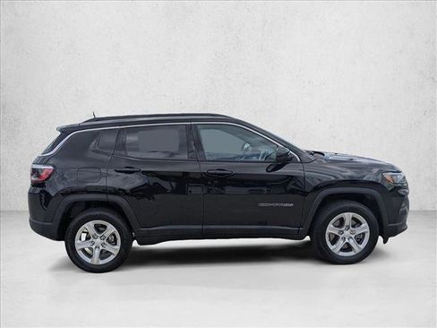 Used 2023 Jeep Compass Latitude AWD/4WD image 4
