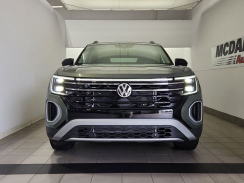 New 2026 Volkswagen Atlas Peak Edition AWD/4WD image 3
