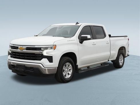 Used 2022 Chevrolet Silverado 1500 LT AWD/4WD image 3