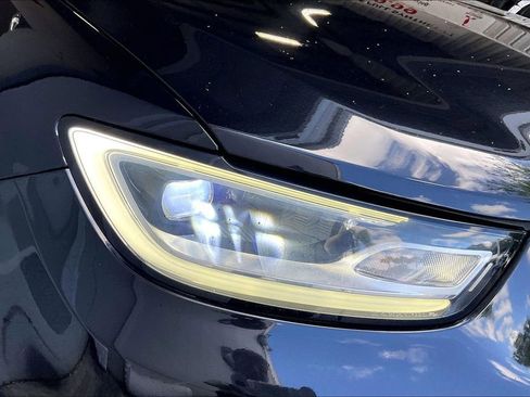 Used 2023 Chrysler Pacifica Touring-L FWD image 27