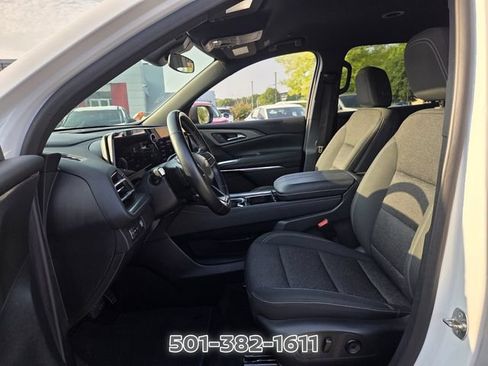 Used 2024 Chevrolet Traverse LT FWD image 9