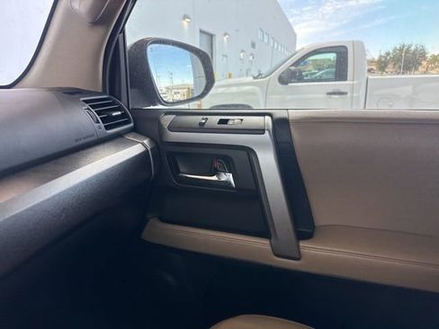 Used 2014 Toyota 4Runner SR5 Premium image 27