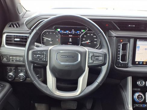 Used 2021 GMC Yukon Denali w/ Denali Premium Package image 29