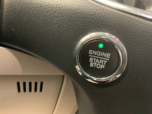 Used 2019 Ford Edge Titanium image 15