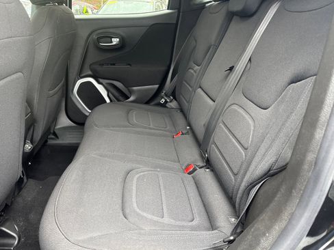 Used 2018 Jeep Renegade Latitude w/ Cold Weather Group AWD/4WD image 10