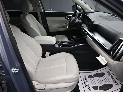 Certified 2025 Kia Sorento S AWD/4WD image 38