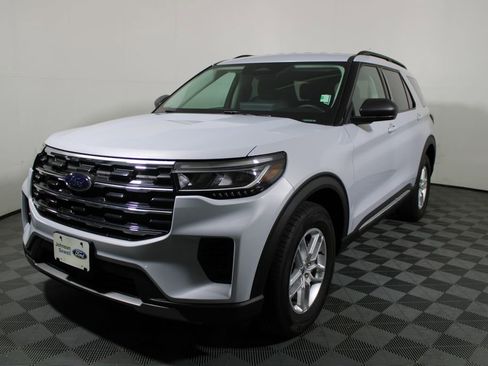 Certified 2025 Ford Explorer Active image 4