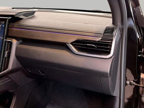 Used 2025 GMC Acadia Denali FWD image 18