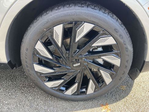 Certified 2024 Lincoln Nautilus Reserve w/ Equipment Group 202A image 14