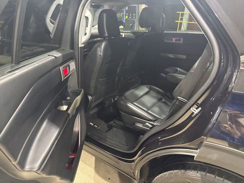 Used 2022 Ford Explorer Limited w/ Equipment Group 301A image 5