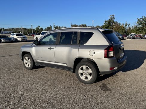 Used 2016 Jeep Compass Sport FWD image 6